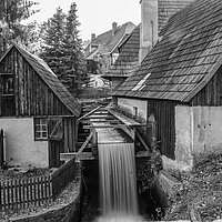 Aufschlagwasser, 
Überlauf am Frohnauer Hammer (Frohnau bei Annaberg-Buchholz) 
[F.: J. Kugler, 2005]